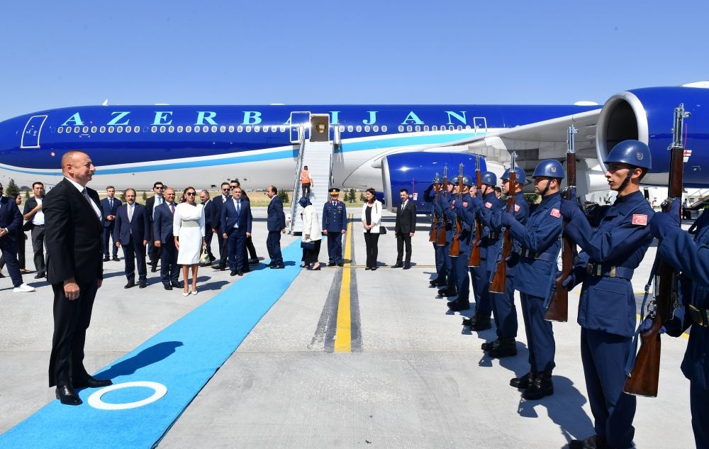 Prezident İlham Əliyev və  Birinci xanım Mehriban Əliyeva Türkiyəyə səfərə gəliblər (FOTO/VİDEO)