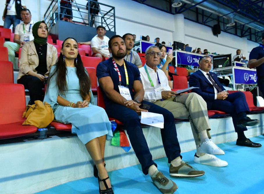 Heydər Əliyev Fondunun vitse-prezidenti Leyla Əliyeva güləşçilərimizin V İslam Həmrəyliyi Oyunlarında medal uğrunda çıxışlarına baxıb (FOTO)