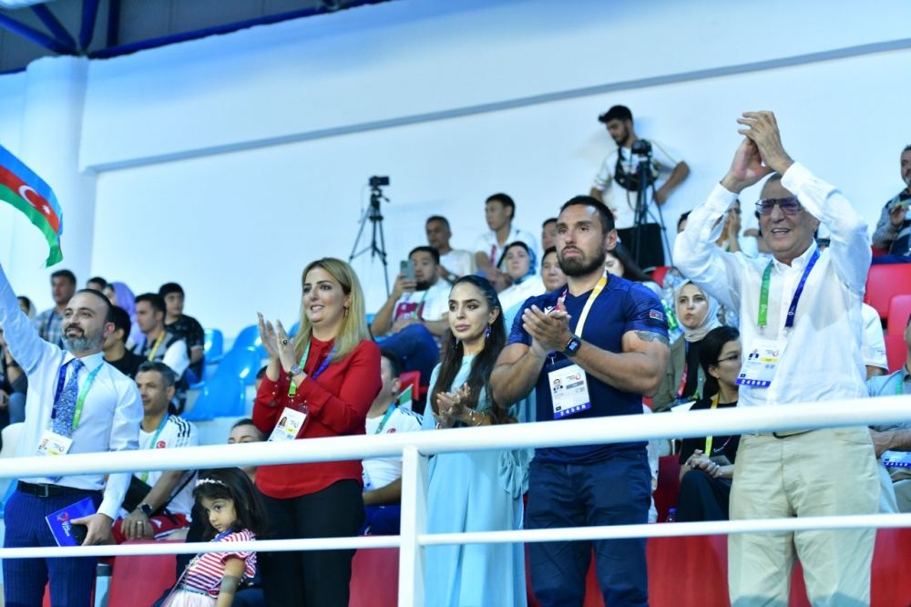 Heydər Əliyev Fondunun vitse-prezidenti Leyla Əliyeva güləşçilərimizin V İslam Həmrəyliyi Oyunlarında medal uğrunda çıxışlarına baxıb (FOTO)