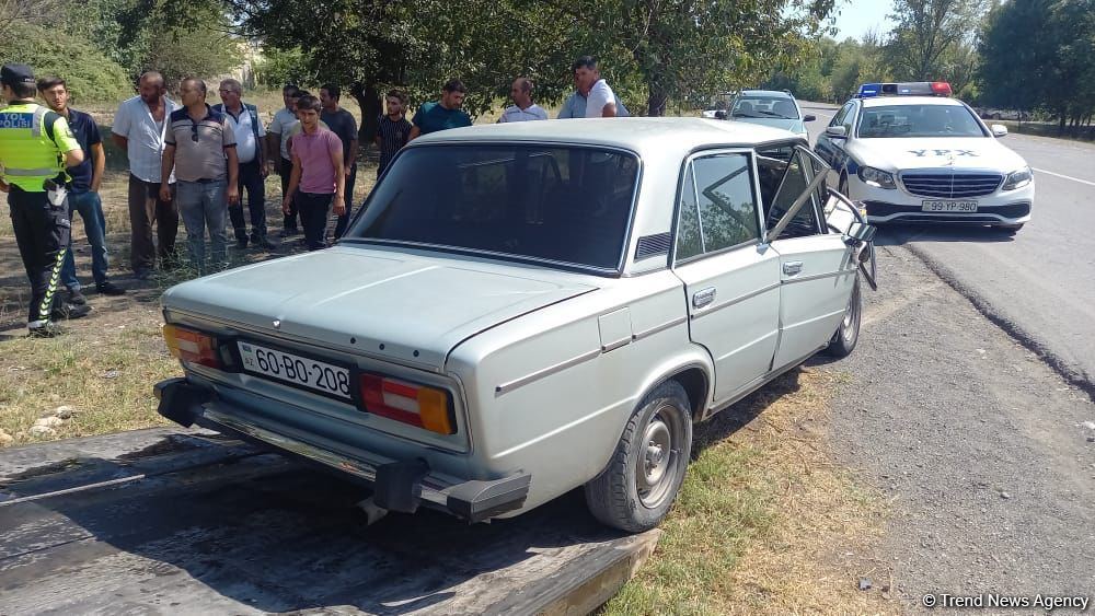 Yevlaxda əsgər yanından qayıdan şəxslərin maşını qəzaya düşüb, bir nəfər ölüb (FOTO)