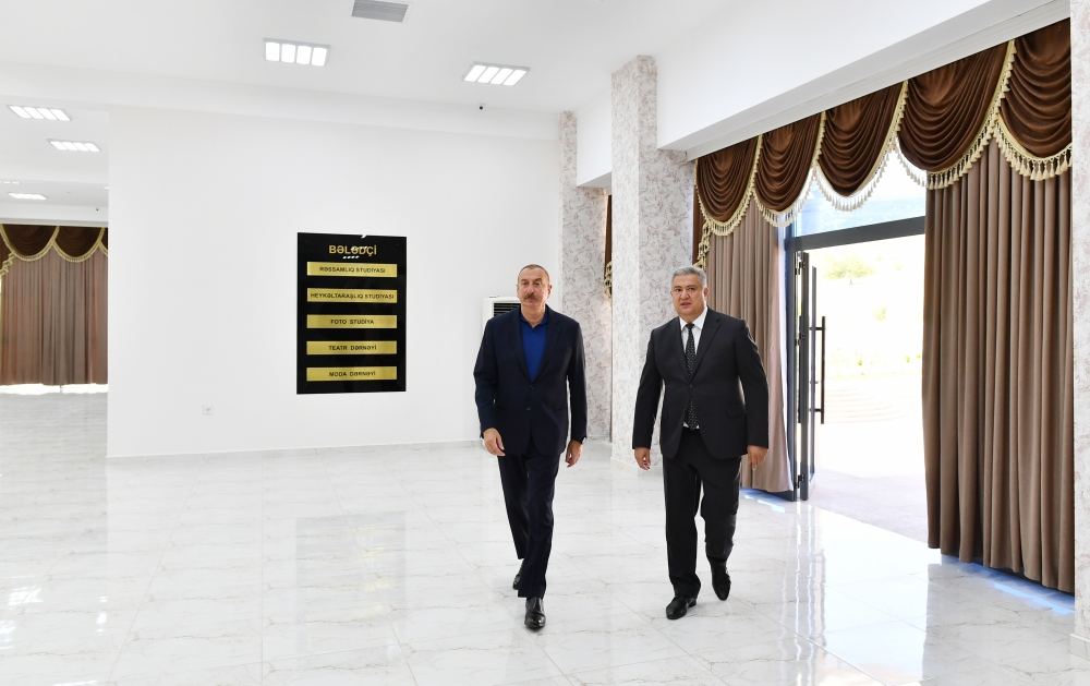Prezident İlham Əliyev Ağsuda Gənc Sənətkarlar Mərkəzinin və Dövlət Rəmzləri Muzeyinin açılışında iştirak edib (FOTO/VİDEO) (YENİLƏNİB)
