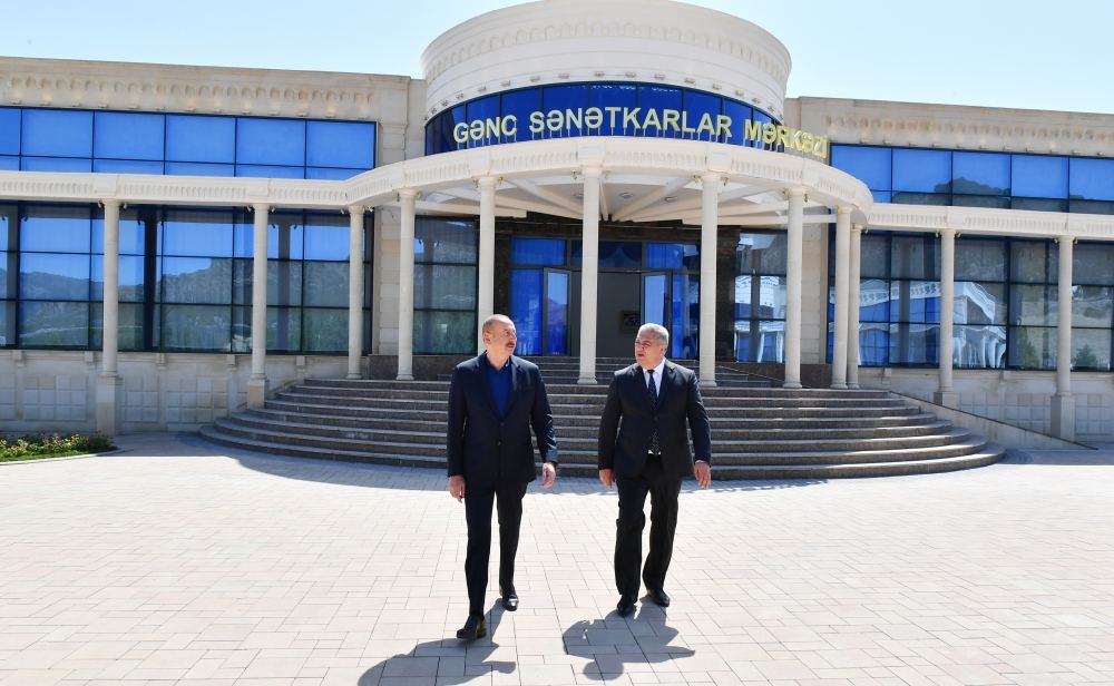 Prezident İlham Əliyev Ağsuda Gənc Sənətkarlar Mərkəzinin və Dövlət Rəmzləri Muzeyinin açılışında iştirak edib (FOTO/VİDEO) (YENİLƏNİB)
