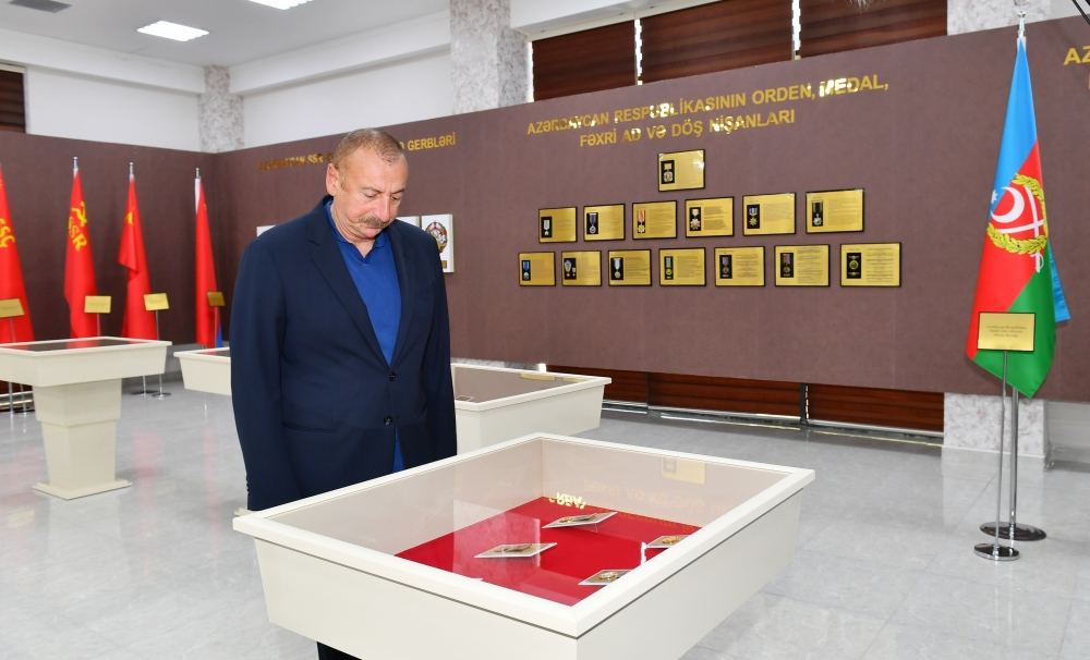 Prezident İlham Əliyev Ağsuda Gənc Sənətkarlar Mərkəzinin və Dövlət Rəmzləri Muzeyinin açılışında iştirak edib (FOTO/VİDEO) (YENİLƏNİB)
