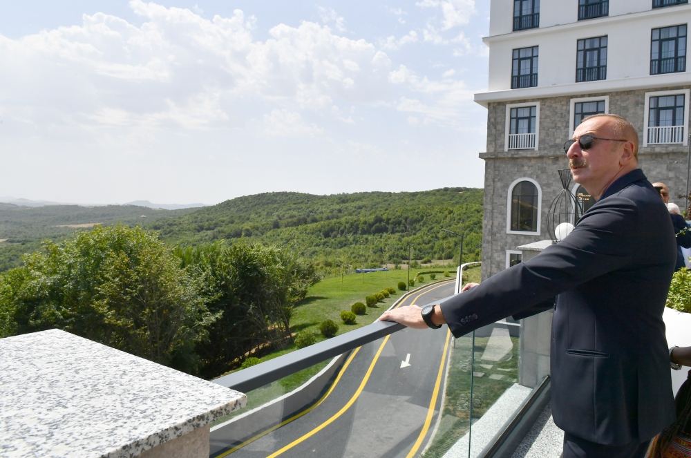 Prezident İlham Əliyev və Birinci xanım Mehriban Əliyeva İsmayıllıda “Basqal Resort & Spa” otelinin açılışında iştirak ediblər (YENİLƏNİB) (FOTO/VİDEO)