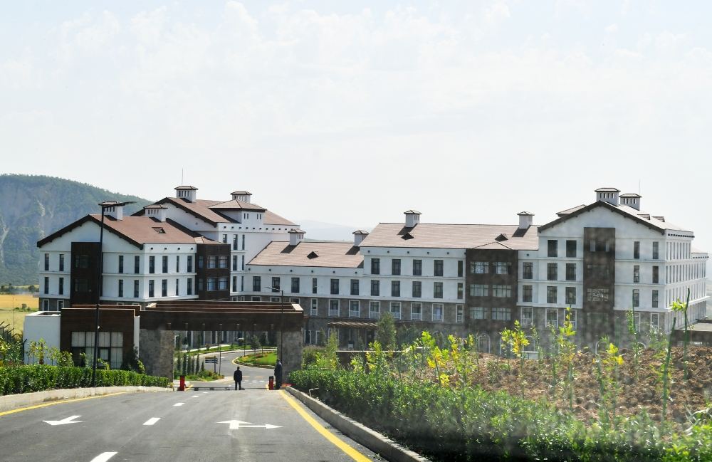Prezident İlham Əliyev və Birinci xanım Mehriban Əliyeva İsmayıllıda “Basqal Resort & Spa” otelinin açılışında iştirak ediblər (YENİLƏNİB) (FOTO/VİDEO)