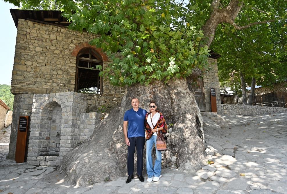 Prezident İlham Əliyev və Birinci xanım Mehriban Əliyeva “Basqal” Dövlət Tarix-Memarlıq Qoruğu ərazisində tikinti-bərpa işləri ilə tanış olublar (YENİLƏNİB-2) (FOTO/VİDEO)