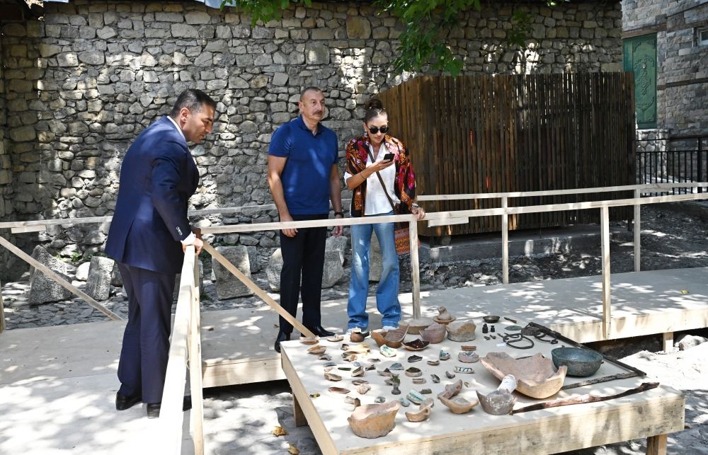 Prezident İlham Əliyev və Birinci xanım Mehriban Əliyeva “Basqal” Dövlət Tarix-Memarlıq Qoruğu ərazisində tikinti-bərpa işləri ilə tanış olublar (YENİLƏNİB-2) (FOTO/VİDEO)