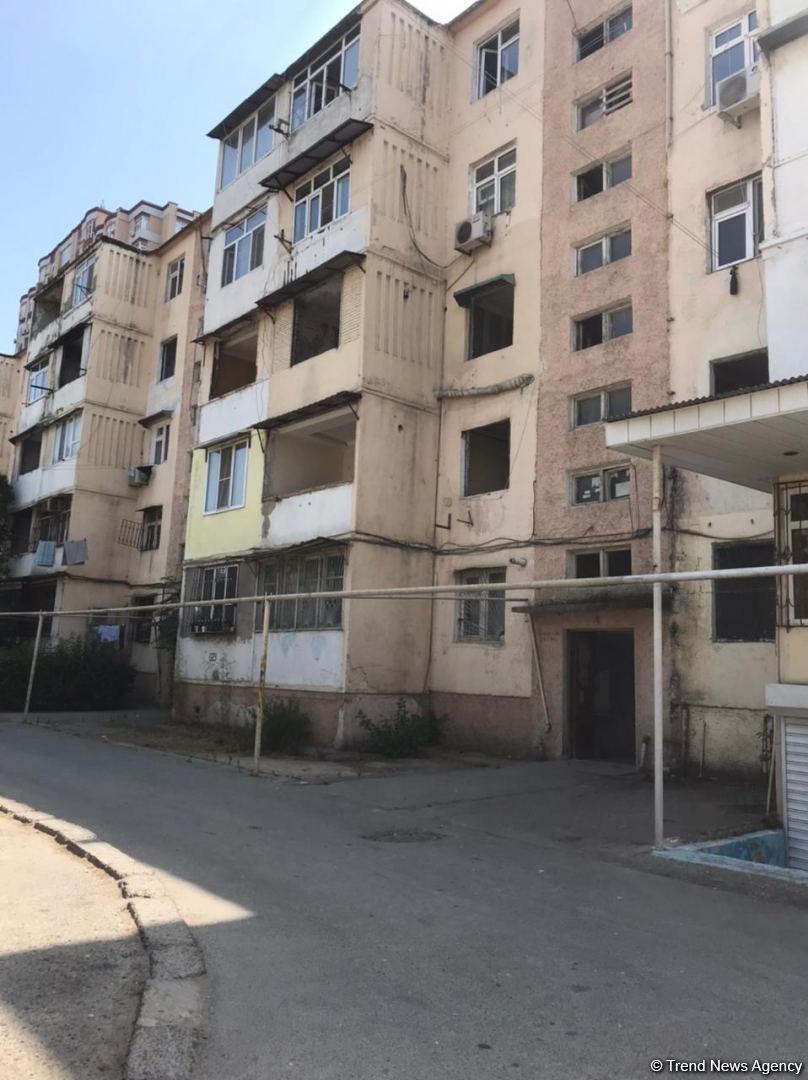 Bakının bu rayonunda yaşayış binası sökülür (FOTO)