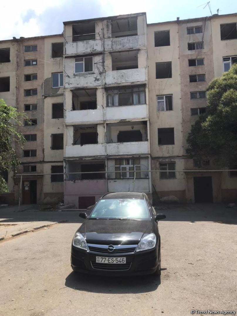 Bakının bu rayonunda yaşayış binası sökülür (FOTO)