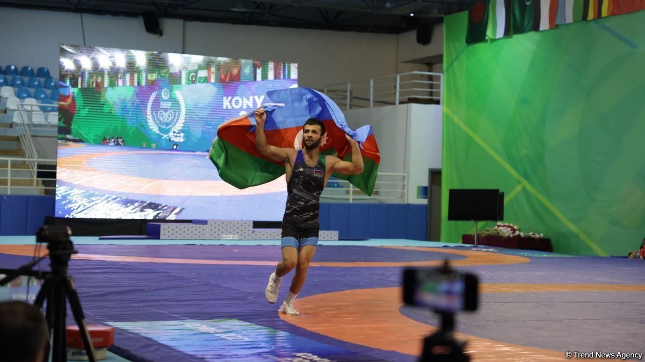 Güləşçimiz Eldəniz Əzizov İslamiadada qızıl medal qazanıb (FOTO)