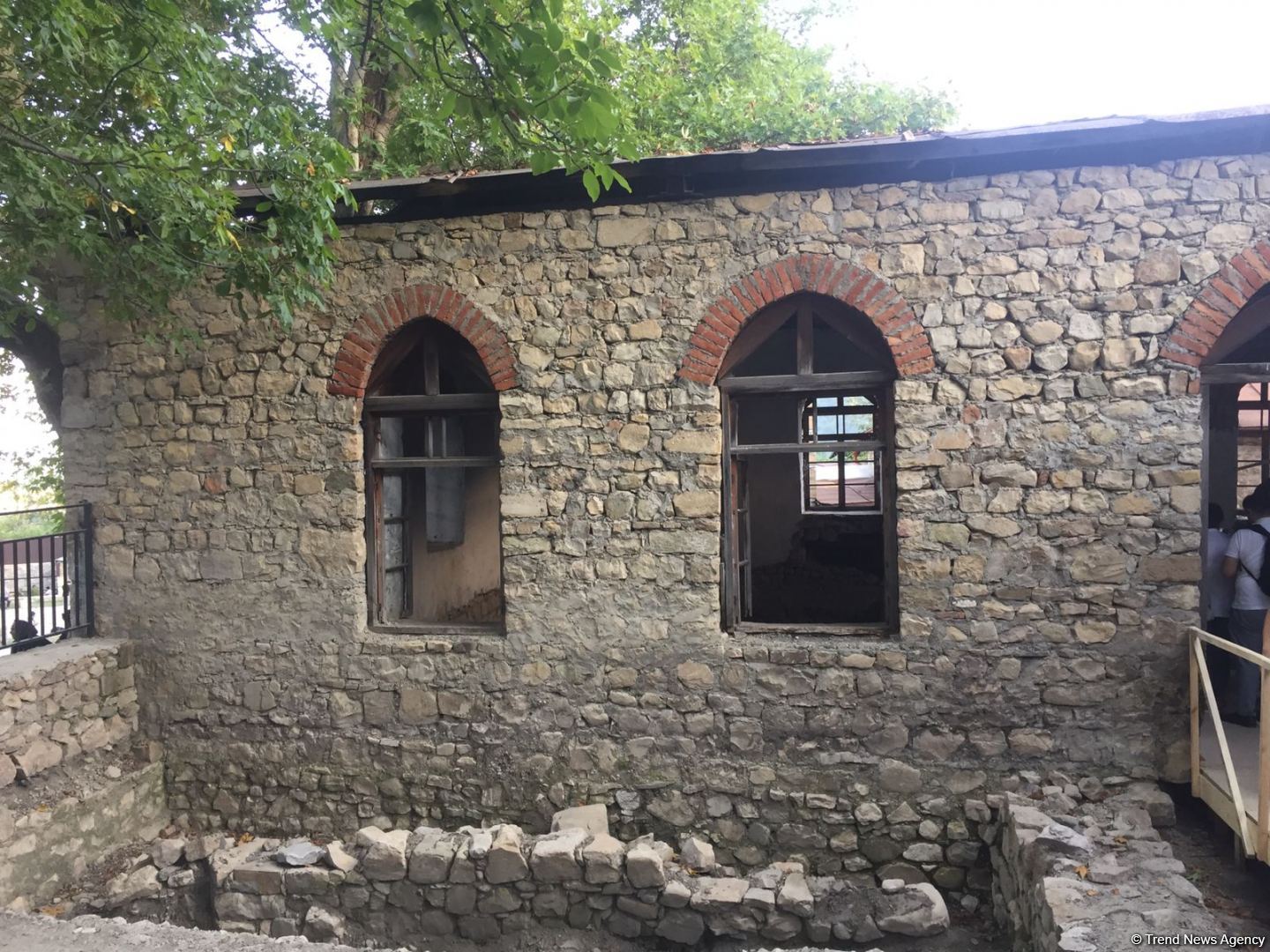 Basqalda iki tarixi məscid bərpa olunacaq (FOTO)