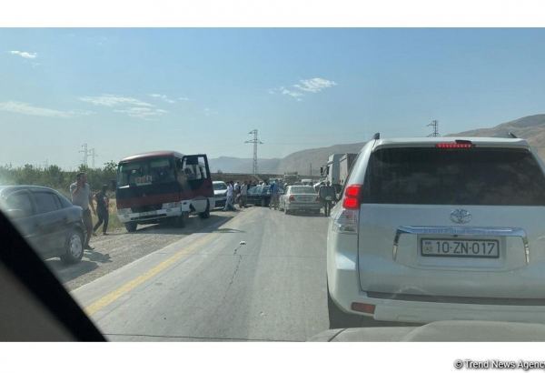 Bakı-Quba yolunda ağır yol qəzası baş verib (FOTO)