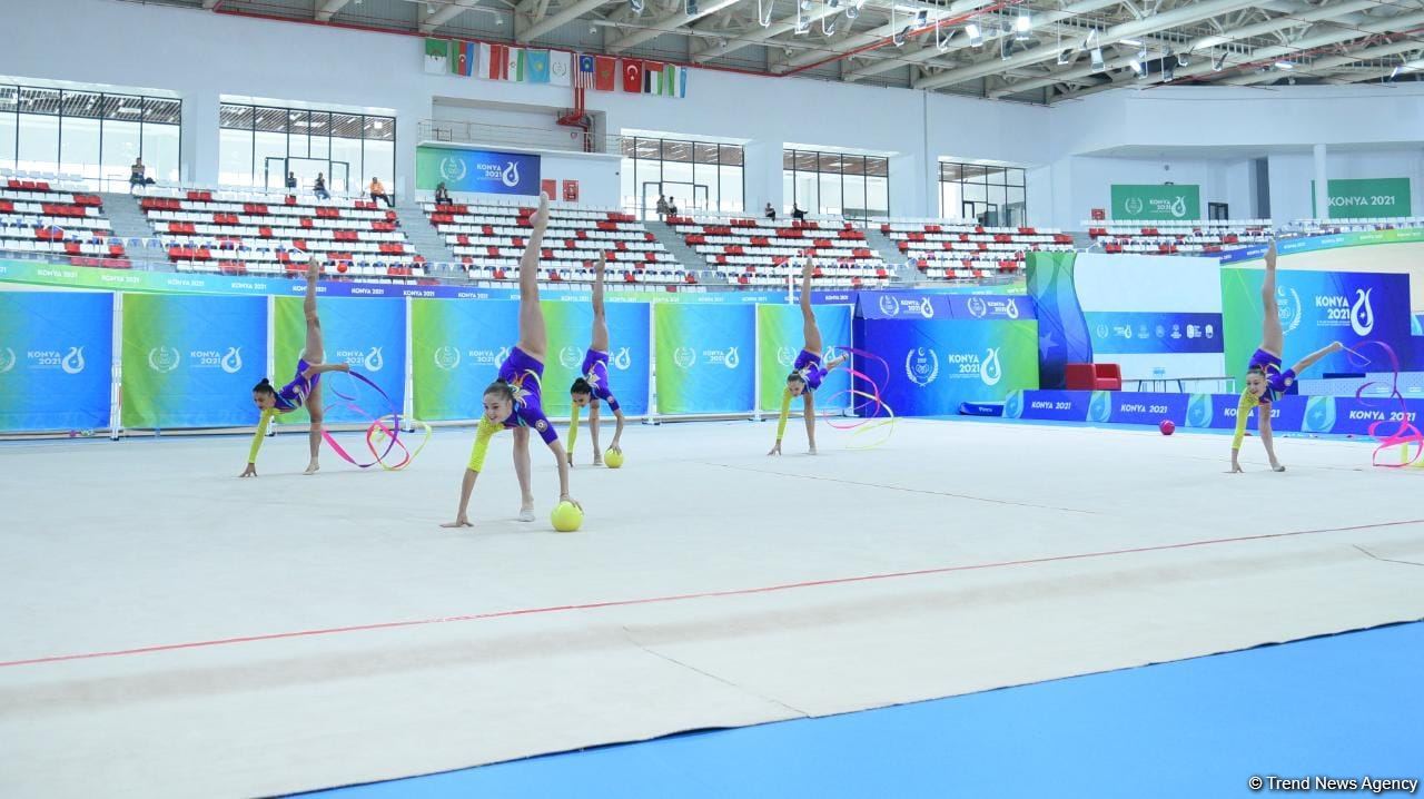 İslamiada: Azərbaycanın bədii gimnastika üzrə qrup komandası üç lent və iki topla proqramda qızıl medal qazanıb (FOTO)