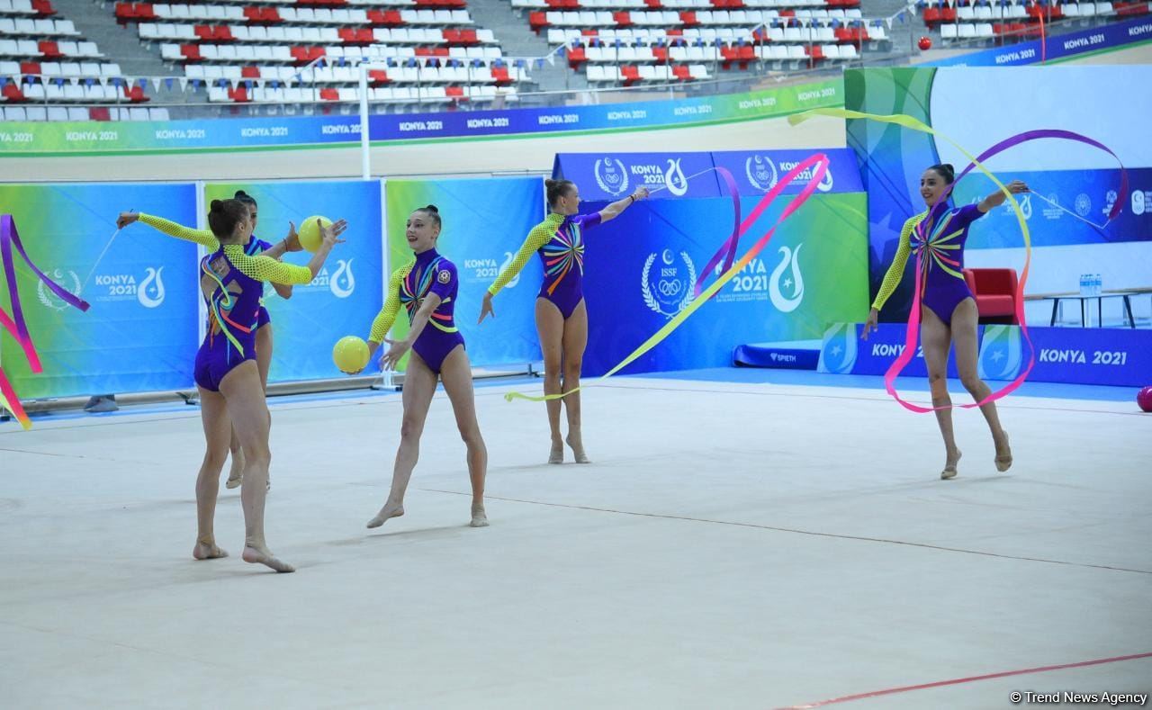 İslamiada: Azərbaycanın bədii gimnastika üzrə qrup komandası üç lent və iki topla proqramda qızıl medal qazanıb (FOTO)