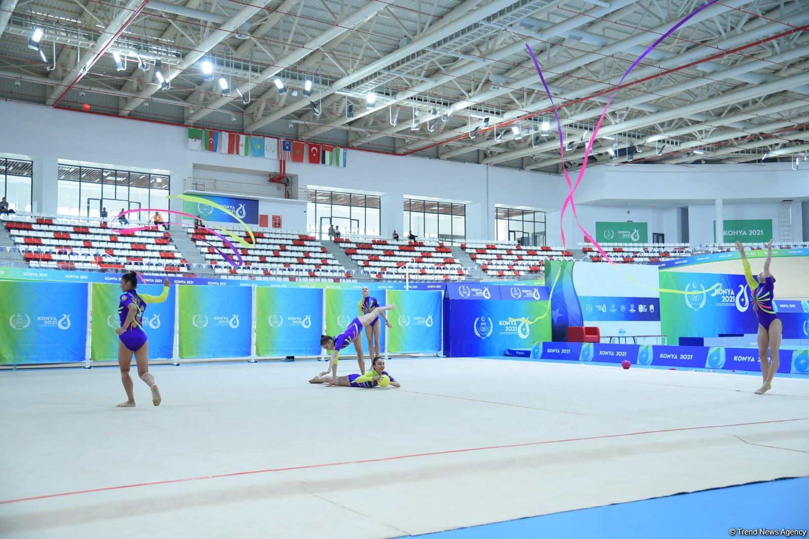 İslamiada: Azərbaycanın bədii gimnastika üzrə qrup komandası üç lent və iki topla proqramda qızıl medal qazanıb (FOTO)