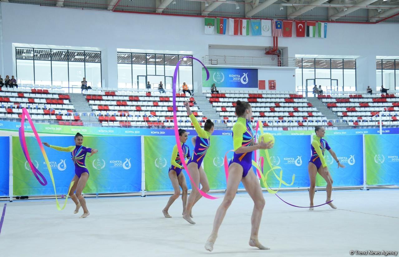 İslamiada: Azərbaycanın bədii gimnastika üzrə qrup komandası üç lent və iki topla proqramda qızıl medal qazanıb (FOTO)