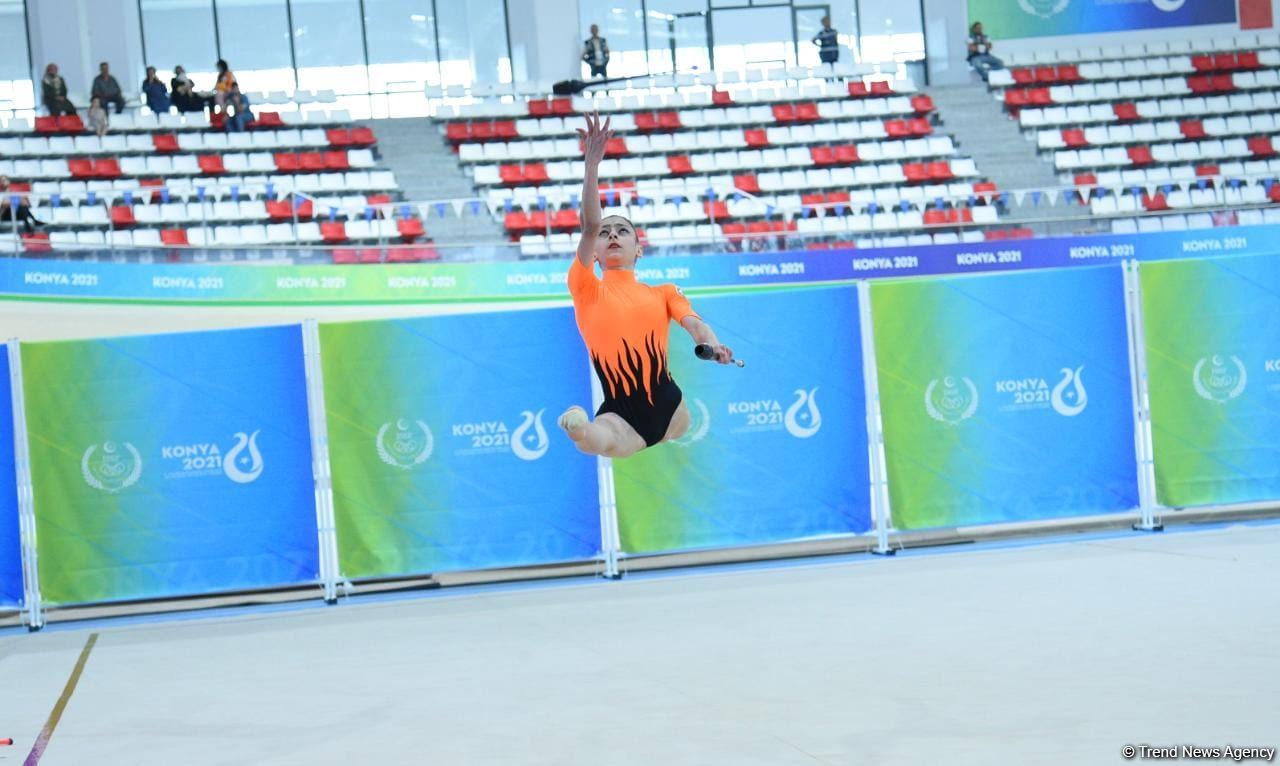 Zöhrə Ağamirova gürzlərlə hərəkətlərdə qızıl medal qazanıb (FOTO)