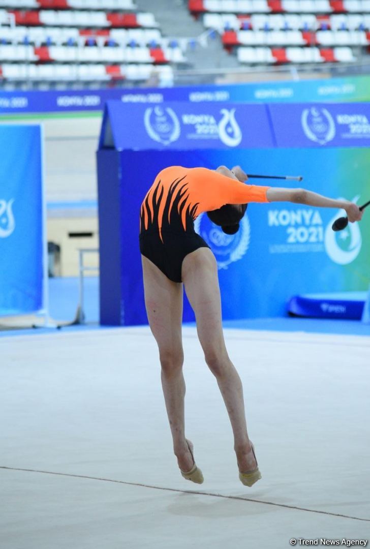 Zöhrə Ağamirova gürzlərlə hərəkətlərdə qızıl medal qazanıb (FOTO)