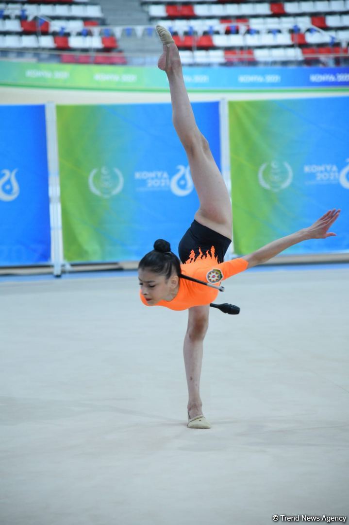 Zöhrə Ağamirova gürzlərlə hərəkətlərdə qızıl medal qazanıb (FOTO)