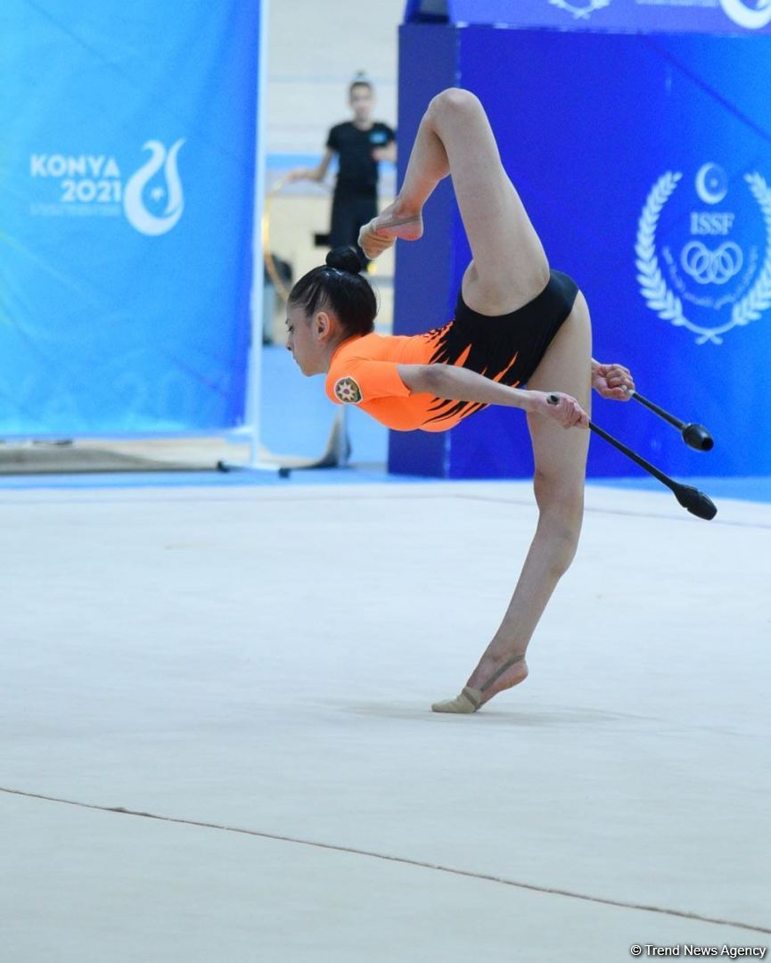 Zöhrə Ağamirova gürzlərlə hərəkətlərdə qızıl medal qazanıb (FOTO)
