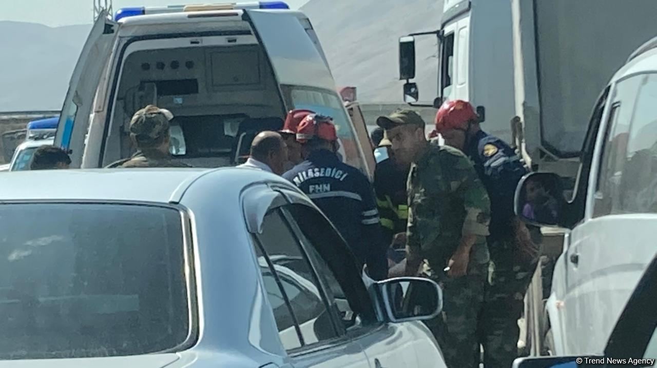 Bakı-Quba yolunda ağır yol qəzası baş verib (FOTO)