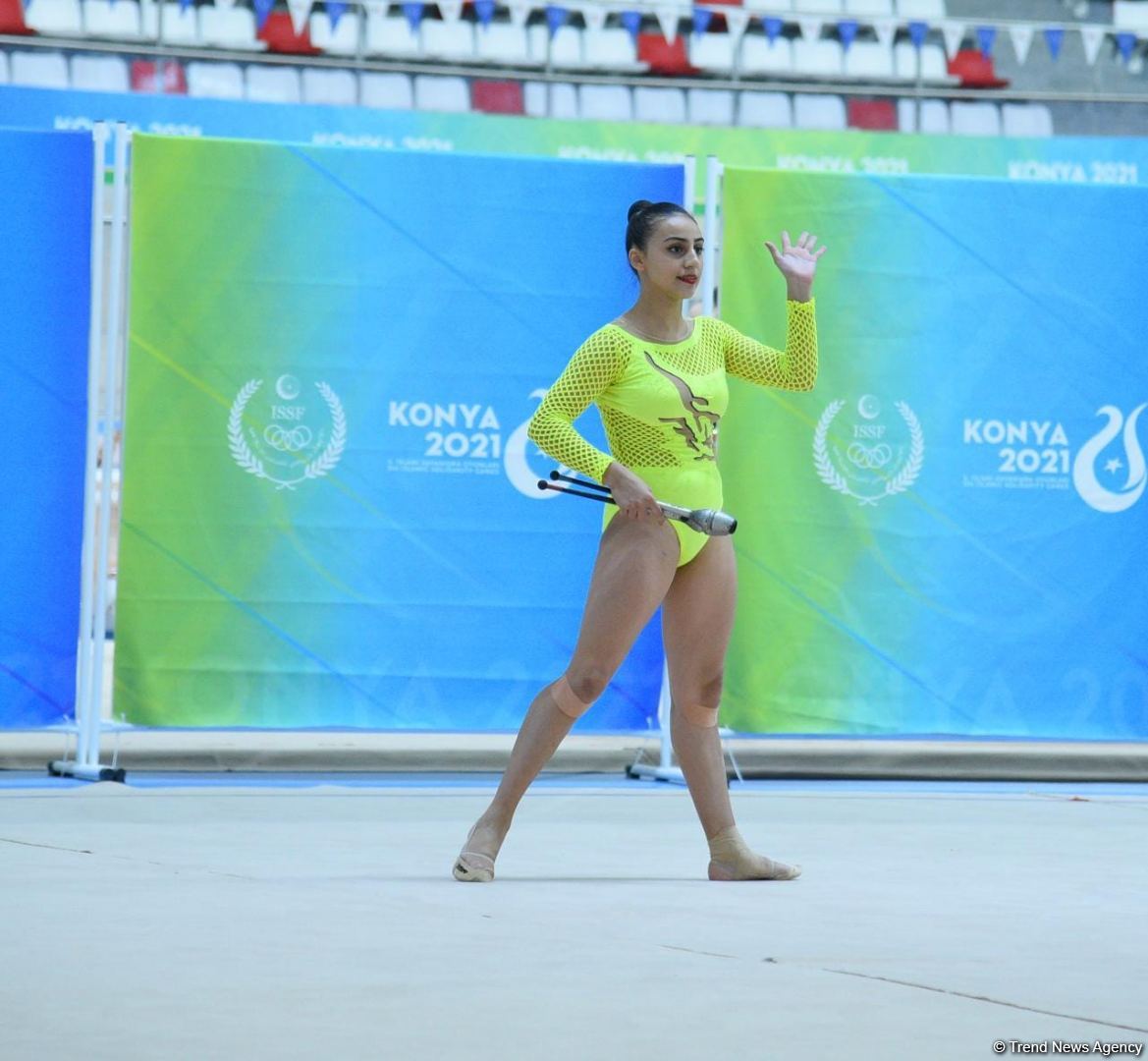 Zöhrə Ağamirova gürzlərlə hərəkətlərdə qızıl medal qazanıb (FOTO)