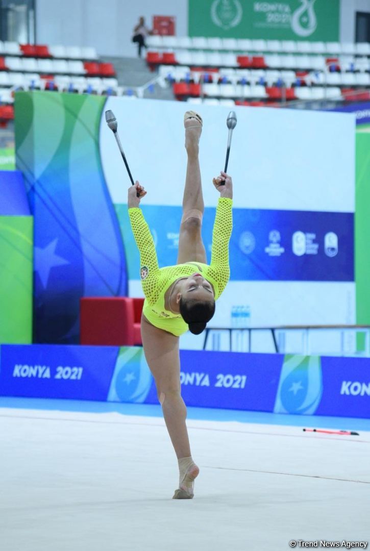 Zöhrə Ağamirova gürzlərlə hərəkətlərdə qızıl medal qazanıb (FOTO)