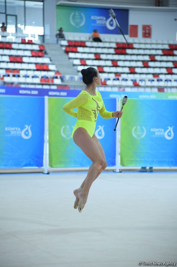 Zöhrə Ağamirova gürzlərlə hərəkətlərdə qızıl medal qazanıb (FOTO)