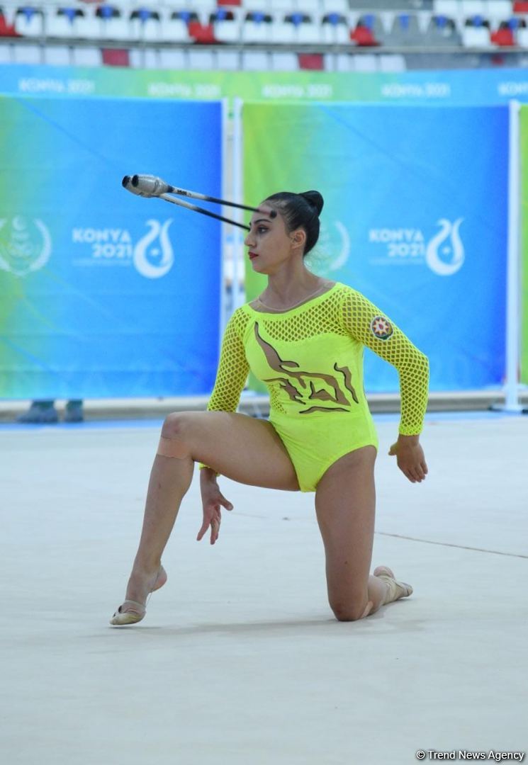 Zöhrə Ağamirova gürzlərlə hərəkətlərdə qızıl medal qazanıb (FOTO)
