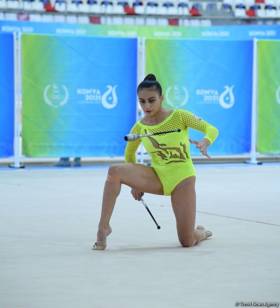 Zöhrə Ağamirova gürzlərlə hərəkətlərdə qızıl medal qazanıb (FOTO)