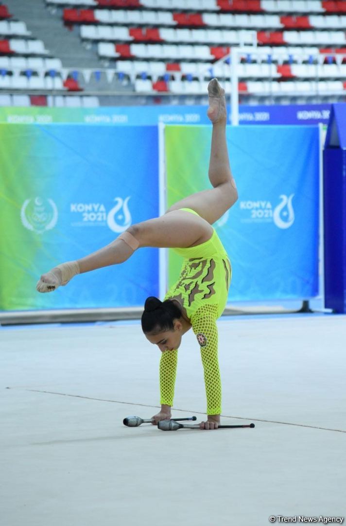 Zöhrə Ağamirova gürzlərlə hərəkətlərdə qızıl medal qazanıb (FOTO)