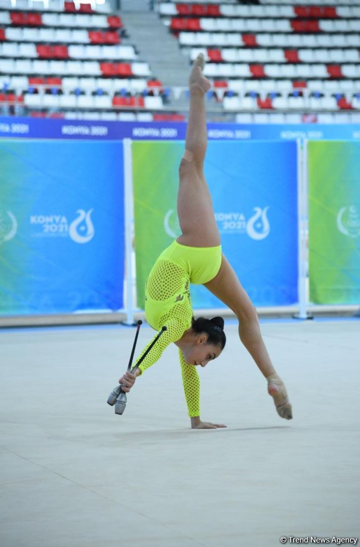 Zöhrə Ağamirova gürzlərlə hərəkətlərdə qızıl medal qazanıb (FOTO)