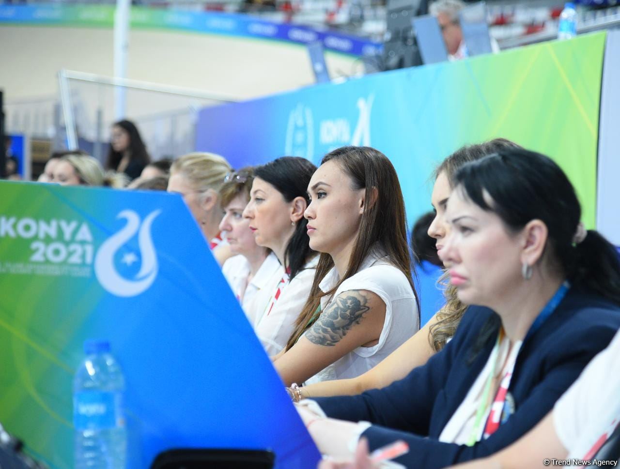 Azərbaycan gimnastı Zöhrə Ağamirova halqa ilə hərəkətlərdə gümüş medal qazanıb (FOTO)