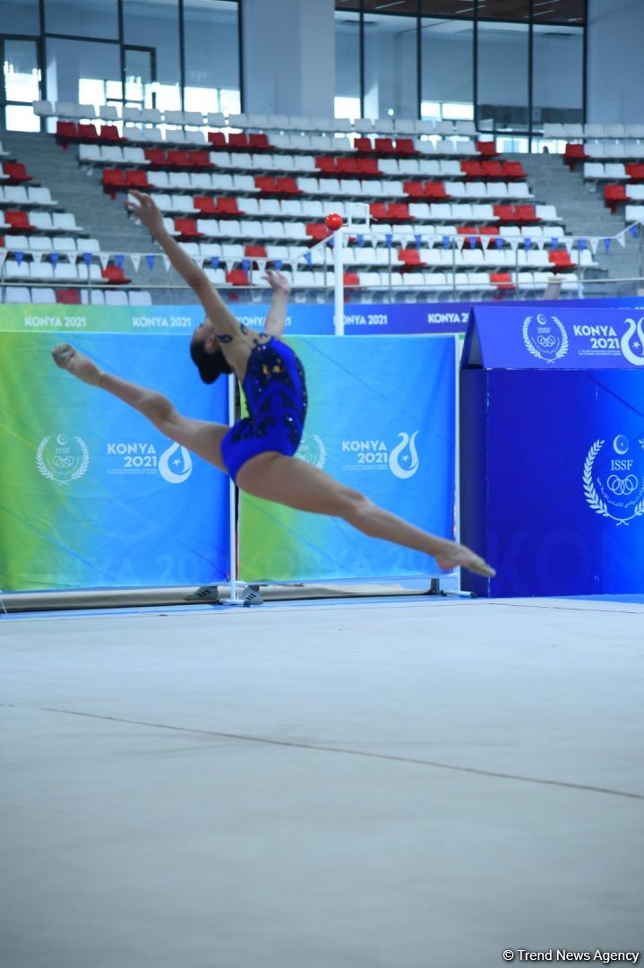Azərbaycan gimnastı Zöhrə Ağamirova halqa ilə hərəkətlərdə gümüş medal qazanıb (FOTO)