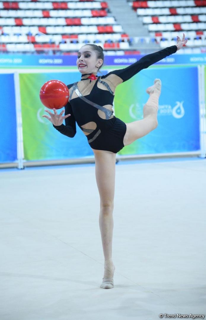 Zöhrə Ağamirova topla hərəkətlərdə bürünc medal qazanıb (FOTO)