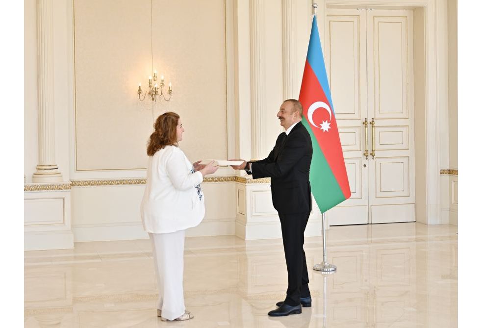 Prezident İlham Əliyev Argentinanın Azərbaycanda yeni təyin olunan səfirinin etimadnaməsini qəbul edib (FOTO/VİDEO) (YENİLƏNİB)