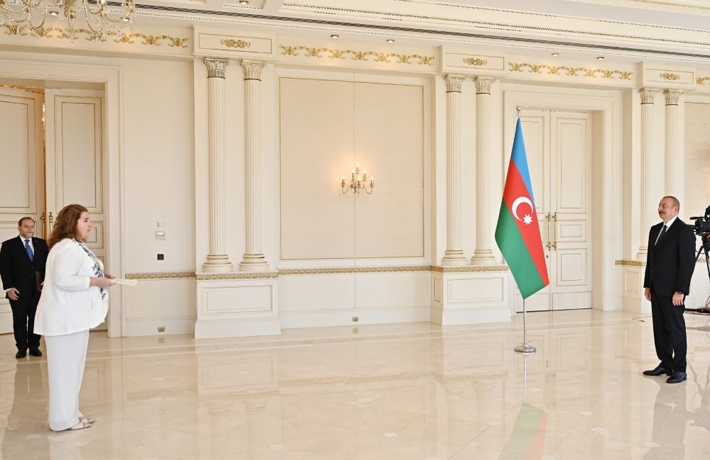 Prezident İlham Əliyev Argentinanın Azərbaycanda yeni təyin olunan səfirinin etimadnaməsini qəbul edib (FOTO/VİDEO) (YENİLƏNİB)
