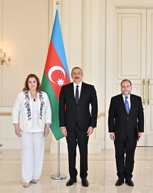 Prezident İlham Əliyev Argentinanın Azərbaycanda yeni təyin olunan səfirinin etimadnaməsini qəbul edib (FOTO/VİDEO) (YENİLƏNİB)