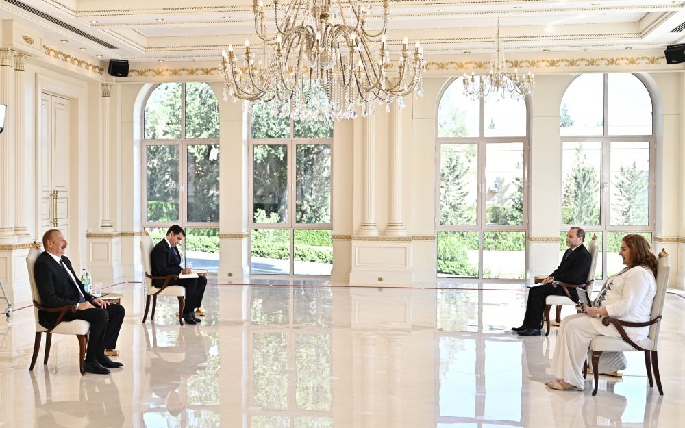 Prezident İlham Əliyev Argentinanın Azərbaycanda yeni təyin olunan səfirinin etimadnaməsini qəbul edib (FOTO/VİDEO) (YENİLƏNİB)