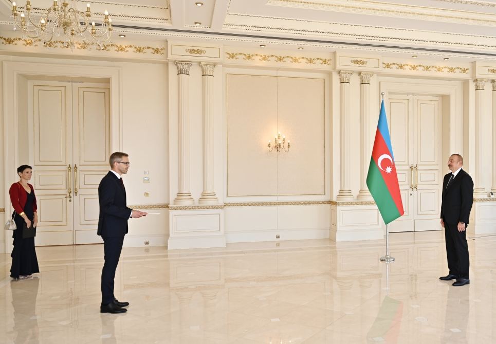 Prezident İlham Əliyev İsveçin Azərbaycanda yeni təyin olunan səfirinin etimadnaməsini qəbul edib (FOTO/VİDEO) (YENİLƏNİB)