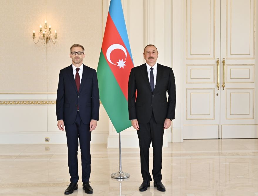 Prezident İlham Əliyev İsveçin Azərbaycanda yeni təyin olunan səfirinin etimadnaməsini qəbul edib (FOTO/VİDEO) (YENİLƏNİB)