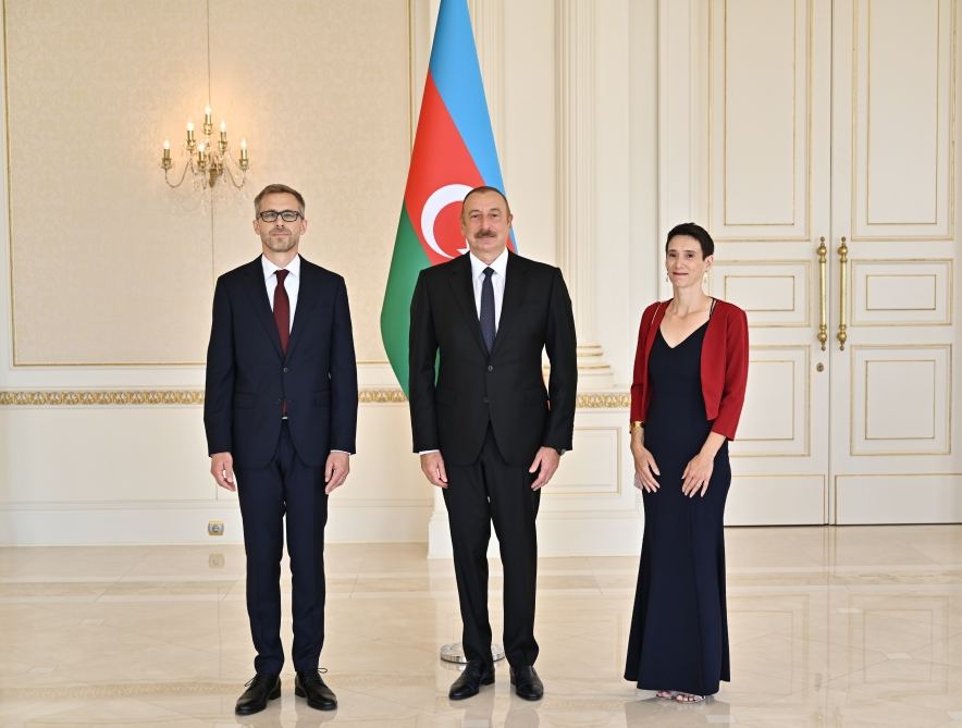 Prezident İlham Əliyev İsveçin Azərbaycanda yeni təyin olunan səfirinin etimadnaməsini qəbul edib (FOTO/VİDEO) (YENİLƏNİB)