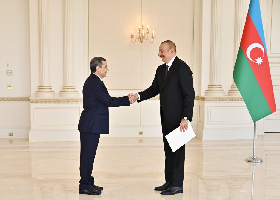 Prezident İlham Əliyev Türkmənistanın Azərbaycanda yeni təyin olunan səfirinin etimadnaməsini qəbul edib (FOTO/VİDEO) (YENİLƏNİB)