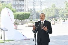 Prezident İlham Əliyev və Birinci xanım Mehriban Əliyeva Bakının Dənizkənarı Milli Parkında Müslüm Maqomayevin abidəsinin açılışında iştirak ediblər (YENİLƏNİB) (FOTO/VİDEO)