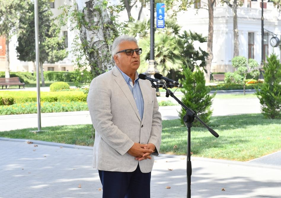 Prezident İlham Əliyev və Birinci xanım Mehriban Əliyeva Bakının Dənizkənarı Milli Parkında Müslüm Maqomayevin abidəsinin açılışında iştirak ediblər (YENİLƏNİB) (FOTO/VİDEO)