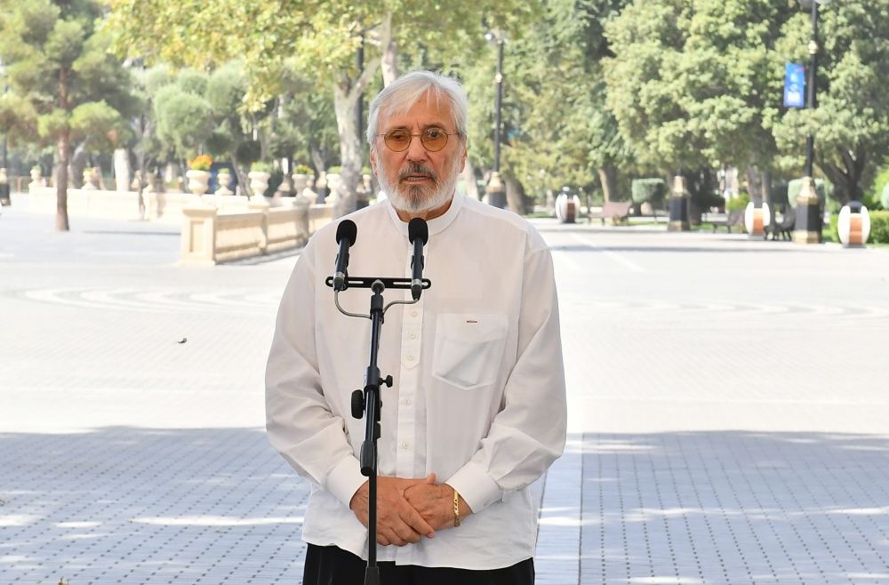 Prezident İlham Əliyev və Birinci xanım Mehriban Əliyeva Bakının Dənizkənarı Milli Parkında Müslüm Maqomayevin abidəsinin açılışında iştirak ediblər (YENİLƏNİB) (FOTO/VİDEO)