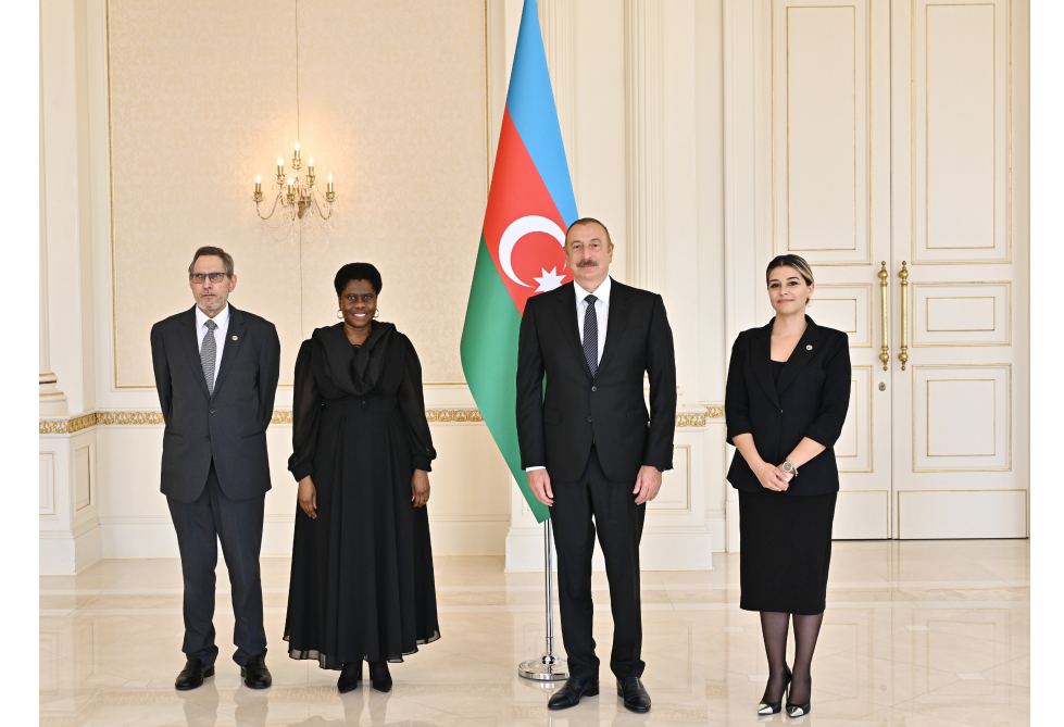 Prezident İlham Əliyev Cənubi Afrika Respublikasının Azərbaycanda yeni təyin olunan səfirinin etimadnaməsini qəbul edib (FOTO/VİDEO) (YENİLƏNİB)