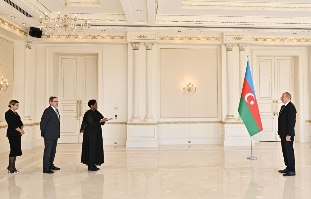 Prezident İlham Əliyev Cənubi Afrika Respublikasının Azərbaycanda yeni təyin olunan səfirinin etimadnaməsini qəbul edib (FOTO/VİDEO) (YENİLƏNİB)