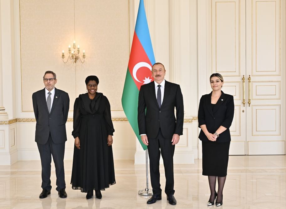 Prezident İlham Əliyev Cənubi Afrika Respublikasının Azərbaycanda yeni təyin olunan səfirinin etimadnaməsini qəbul edib (FOTO/VİDEO) (YENİLƏNİB)