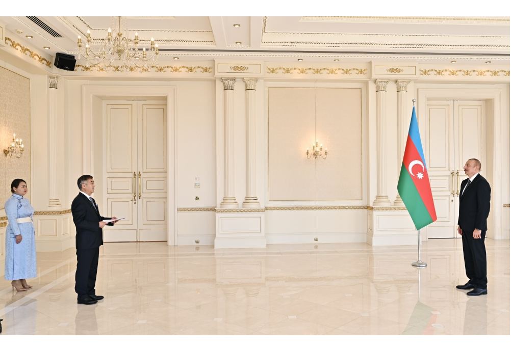 Prezident İlham Əliyev Monqolustanın Azərbaycanda yeni təyin olunan səfirinin etimadnaməsini qəbul edib (FOTO/VİDEO) (YENİLƏNİB)